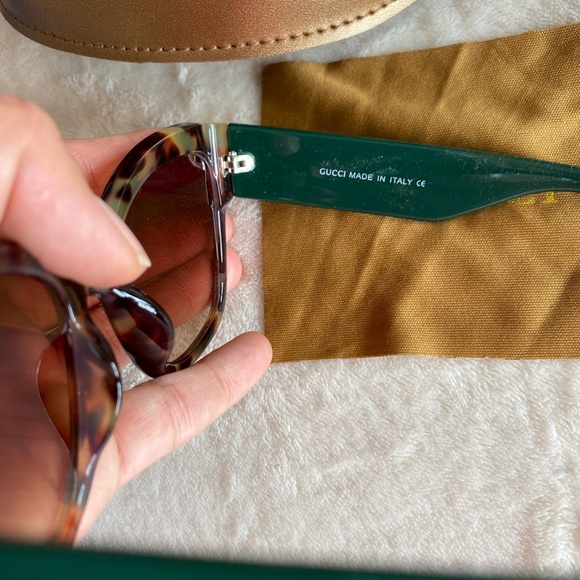 Excellent condition Gucci Tortoise Shell Sunglasses - Picture 6 of 9